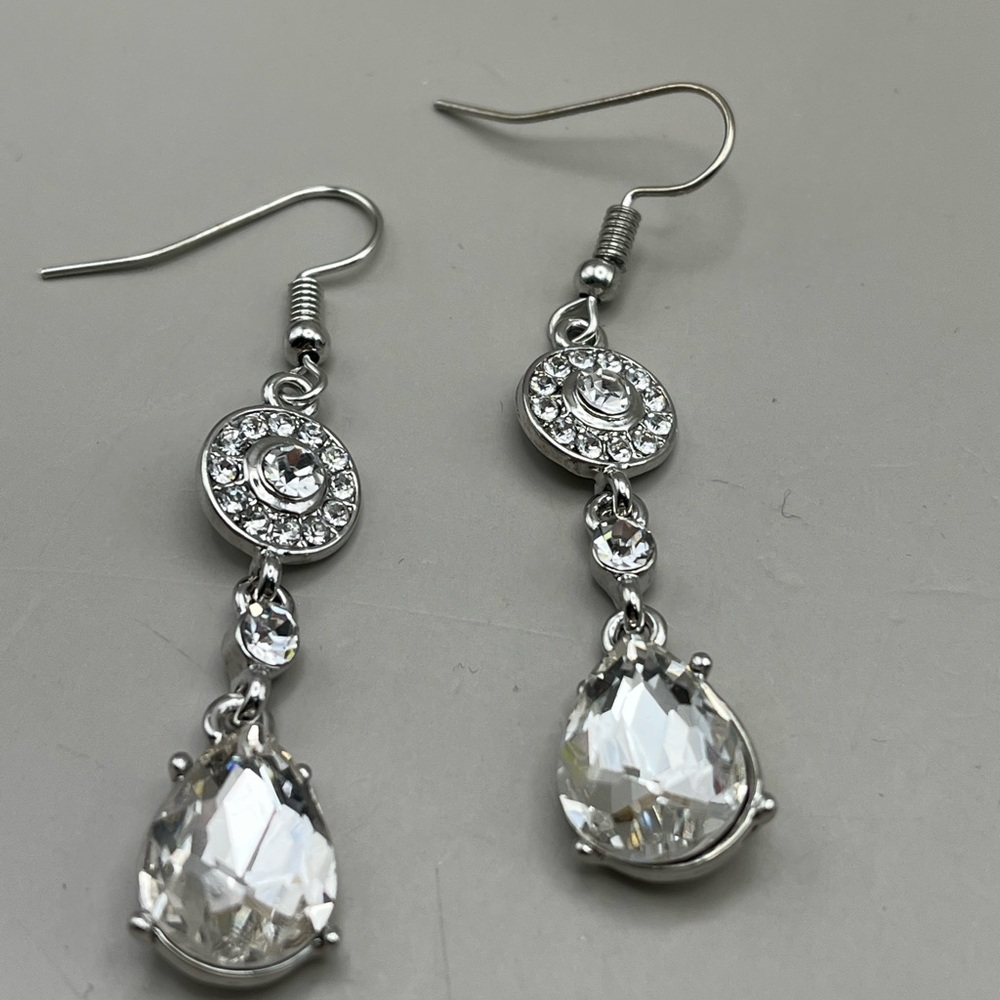 Elegant Silver Drop Earrings - Picture 2 of 3